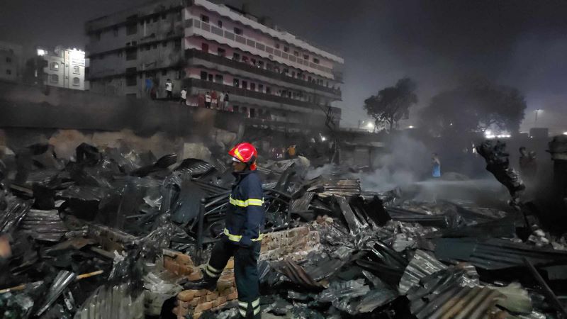 গাবতলীতে বস্তিতে লাগা আগুন নিয়ন্ত্রণে